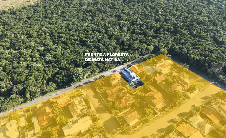 Vista aérea - o terreno confronta com a Mata Atlântica protegida